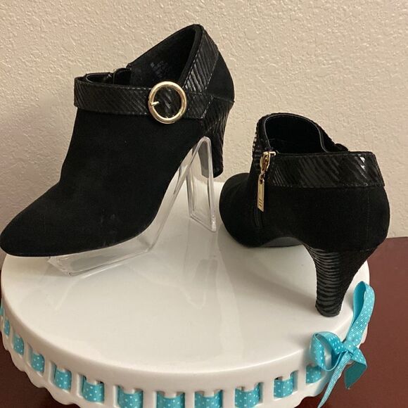 London Fog Black Suede Ankle Zipper Ankle 6M - Picture 8 of 8